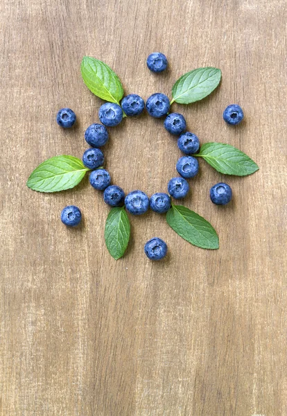 新鲜的蓝莓薄荷叶。顶视图 — 图库照片