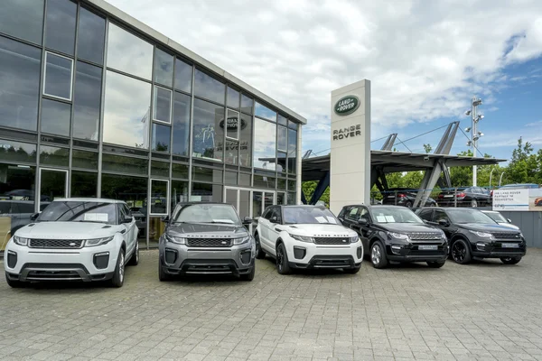 Baden-Baden, Deutschland - 29. Mai 2016: Büro des offiziellen Händlers r — Stockfoto