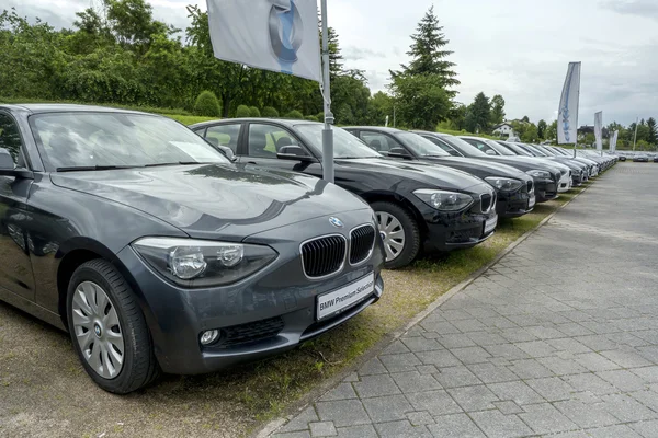 BADEN-BADEN, ALLEMAGNE - 29 MAI 2016 : BMW car, un expert client — Photo