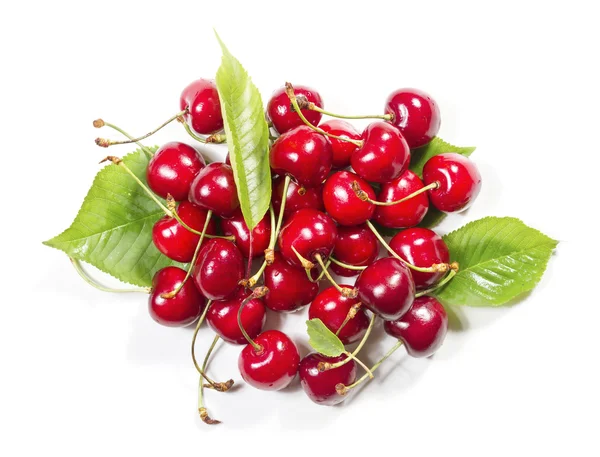 Montón de cerezas maduras sobre un fondo blanco — Foto de Stock