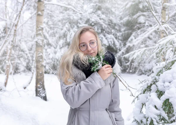 Portrait Young Woman Winter Forest — Stock Photo, Image