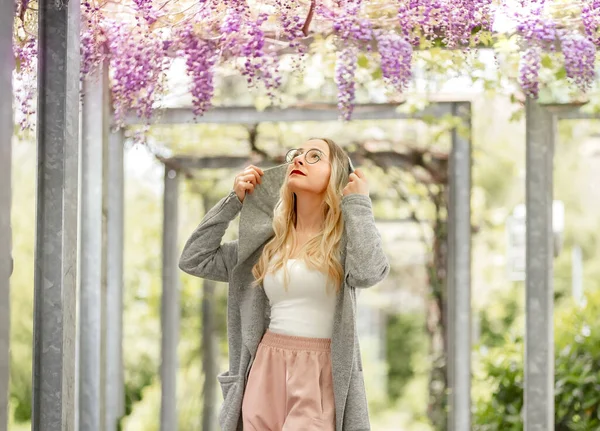 Porträt Einer Jungen Frau Frühling — Stockfoto