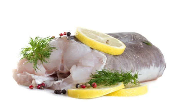 Aalfilet mit Gewürzen. isolieren auf weißem Hintergrund — Stockfoto