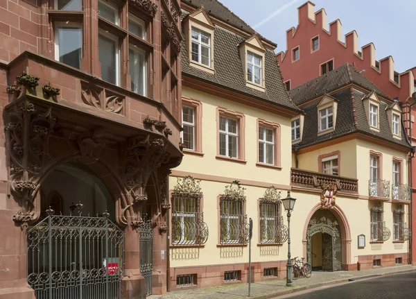 Rua da cidade velha em Freiburg. A Europa. Alemanha — Fotografia de Stock