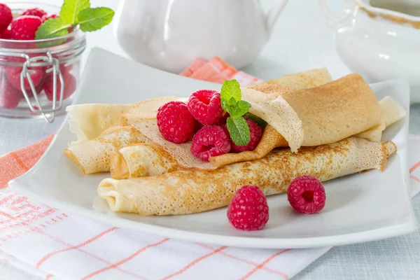 Homemade pancakes with raspberries and mint — Stock Photo, Image