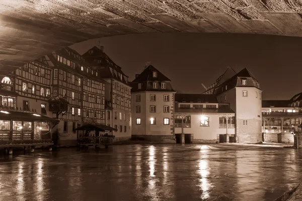 Strasburg. Rejon "Mała Francja" France.Europe.Monochrome im — Zdjęcie stockowe