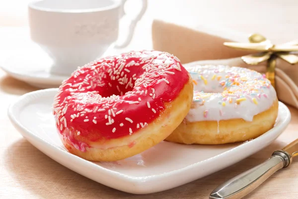 Leckerer Donut mit Süßzucker. — Stockfoto