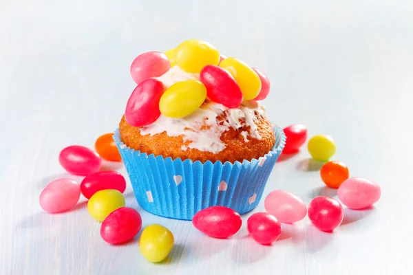 Muffins decorated with colored sugar eggs — Stock Photo, Image