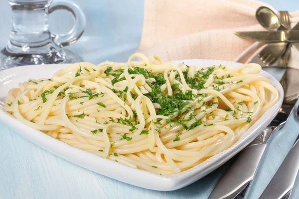 Spaghetti with cheese and fresh parsley closeup — Stock Photo, Image