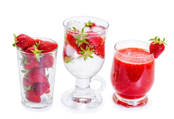 Strawberry smoothie with fresh berries isolated on white backgro — Stock Photo, Image