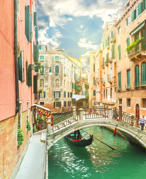 Kanal in Venedig bei sonnigem Tag. Italien. Europa. Getöntes Image. — Stockfoto