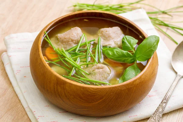 Zimní oteplování polévka s italskou tortellini. Šlápni na krok pří — Stock fotografie