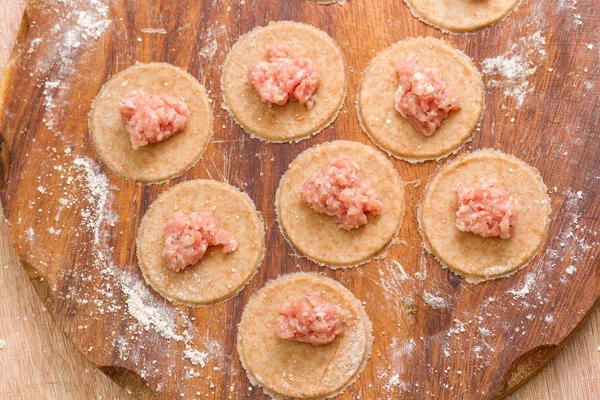 Homemade Italian tortellin from wholegrain flour with meat. Step — Stock Photo, Image
