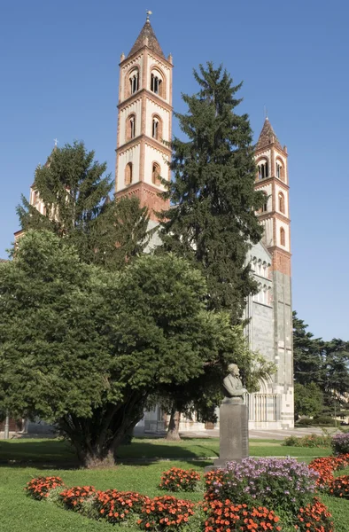 Basiliek van Vercelli, Italiaanse regio Piëmont, Italië — Stockfoto