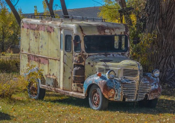 Antique Dodge Φορτηγό Γάλα Περιμένει Αποκατασταθεί Στη Γιούτα — Φωτογραφία Αρχείου