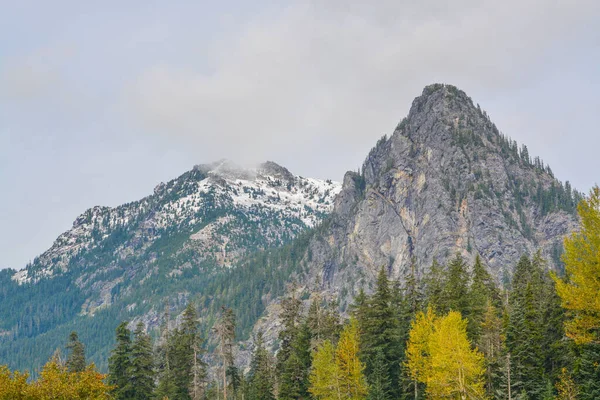 Beautiful Snow Capped Cascade Mountains Pacific Northwest Washington — Stock Photo, Image