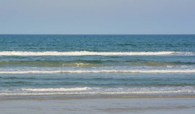 Atlantik Okyanusu, Volusya Bölgesi, Florida 'daki New Smyrna Sahili' nin güzel manzarası.