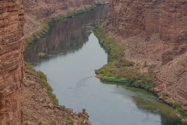 Río Colorado Fluye Bajo Puente Navajo Cañón Del Mármol Del —  Fotos de Stock