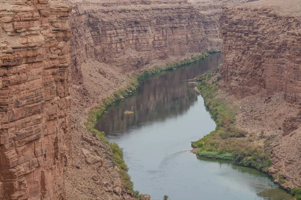 Río Colorado Fluye Bajo Puente Navajo Cañón Del Mármol Del —  Fotos de Stock