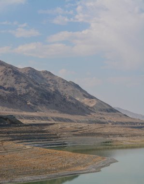 Walker Gölü 'nün güzel ayna görüntüsü. Walker Nehri havzasının bir parçasıdır, Mineral County, Nevada