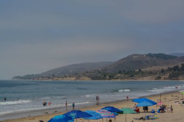 Santa Barbara County, Kaliforniya 'da, Goleta' da Gaviota Sahili 'nde El Capitan Eyalet Plajı