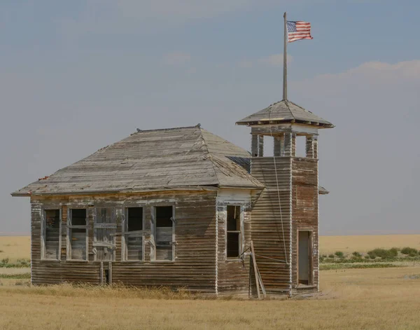 Opuszczona Zniszczona Szkoła Burnham Havre Hill County Montana — Zdjęcie stockowe