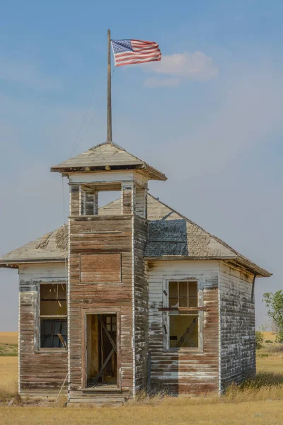 Opuszczona Zniszczona Szkoła Burnham Havre Hill County Montana — Zdjęcie stockowe