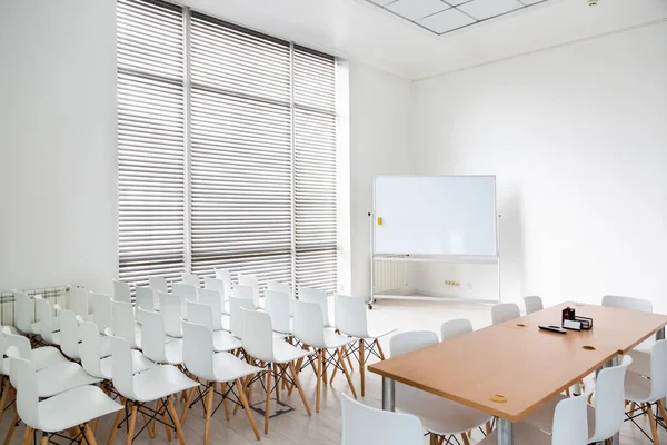 Meeting room with a large white school board and white chairs in modern office. — Stock Photo, Image