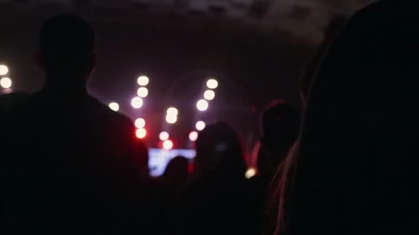 Oskärpa Bilder Dansande Publik Konsert Publiken Rör Sig Till Musiken — Stockvideo