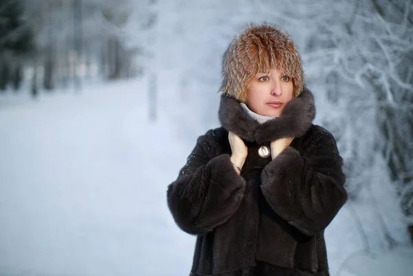 Attractive Middle Aged Woman Dressed Winter Clothes Fur Coat Hat — Stock Photo, Image