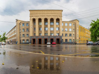 Nizhny Novgorod şehri, Nizhny Novgorod bölgesi / Rusya - 11 Haziran 2020: Su Taşımacılığı Üniversitesi 'nin Yansıması