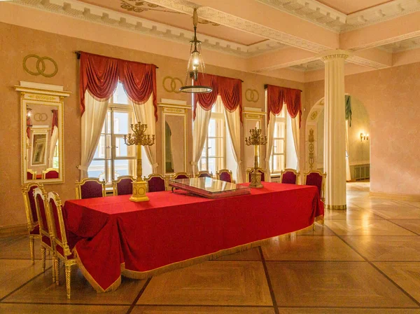 ロシアのサンクトペテルスブルグ 2021年9月5日 ツァルスコー セロのリュセウム博物館の儀式ホール — ストック写真
