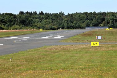 Gökyüzünde bir uçak