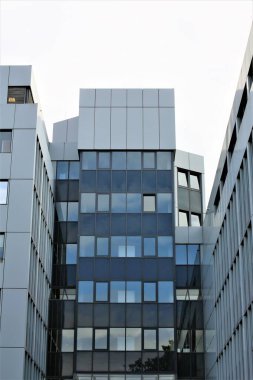 Bir evin ön cephesi