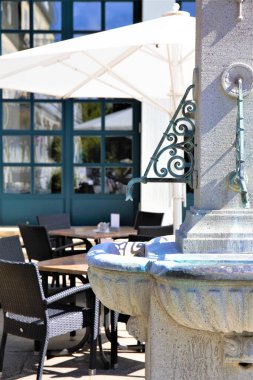 Lokanta kafesinde bir masa.