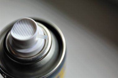 bir mikrofonun kapağını kapat