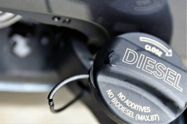 Bir araba motorunu kapat