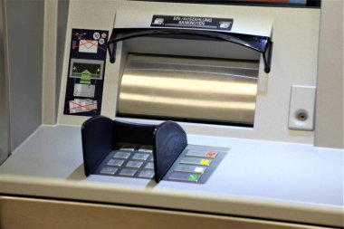 ATM 'de para makinesi var.
