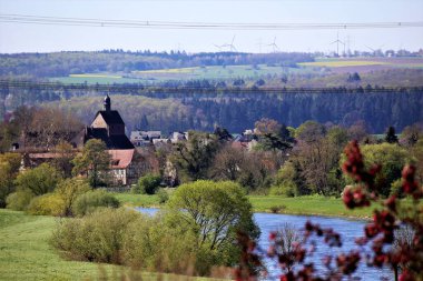 Nehirde balık tutmak