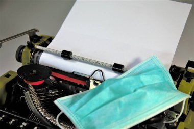 Eski bir daktiloyu kapat