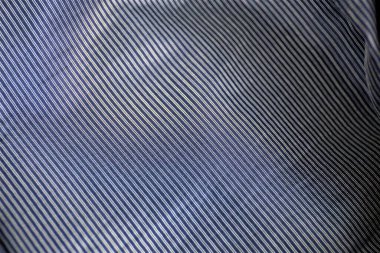 Gömleğin düğmesini kapat