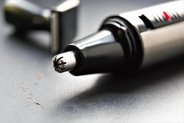 Beyaz arkaplanda izole edilmiş koruyucu yüz maskesi