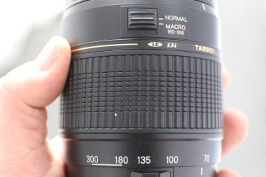 kamera beyaz arkaplanda