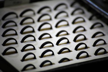 Beyaz arka planda noel süslemesi