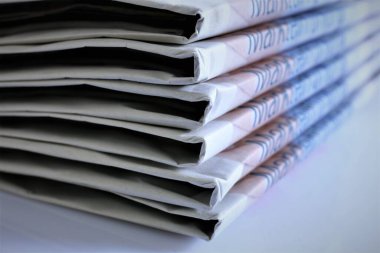 Bir yığın eski dergi