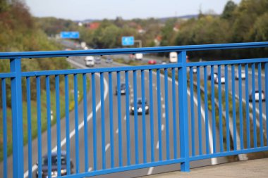 Sahildeki beyaz çit.