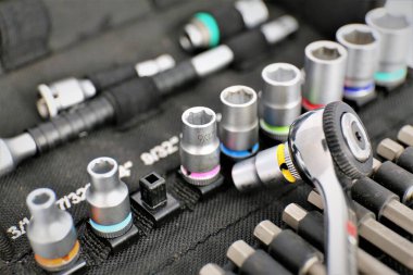 konsol metali dijital karıştırılıyor