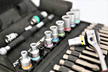 konsol metali dijital karıştırılıyor