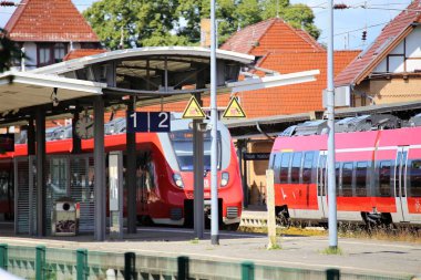 Tren istasyonundaki adam.