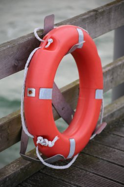 Göl kıyısındaki iskele